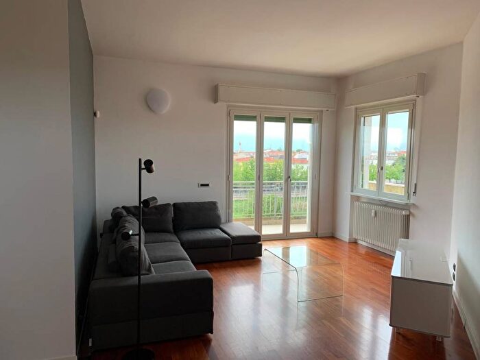 Appartamento quadrilocale in affitto in Piazzale Alberto Rondani, Parco Ducale Oltretorrente, Parma