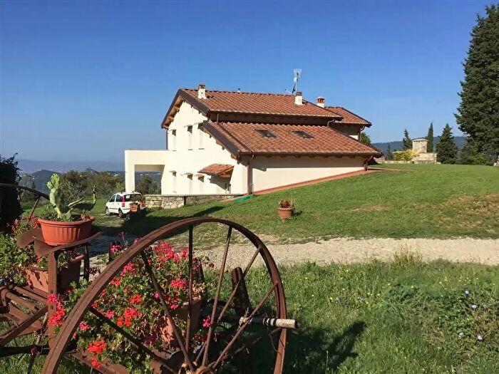 Casa con 7 locali in vendita in Fiesole