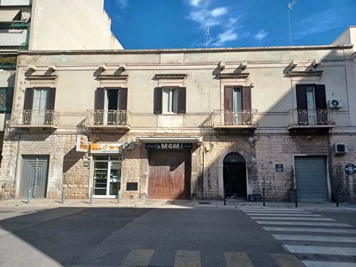 Appartamento quadrilocale in vendita in Via Vittorio Malcangi, Trani