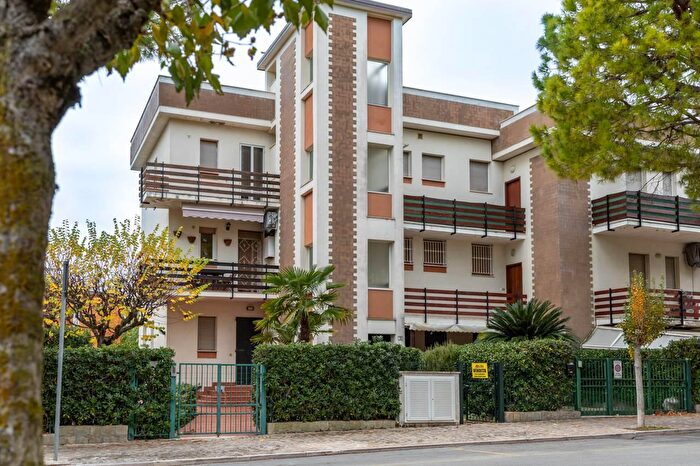 Appartamento trilocale in vendita in Via Venezia, Numana