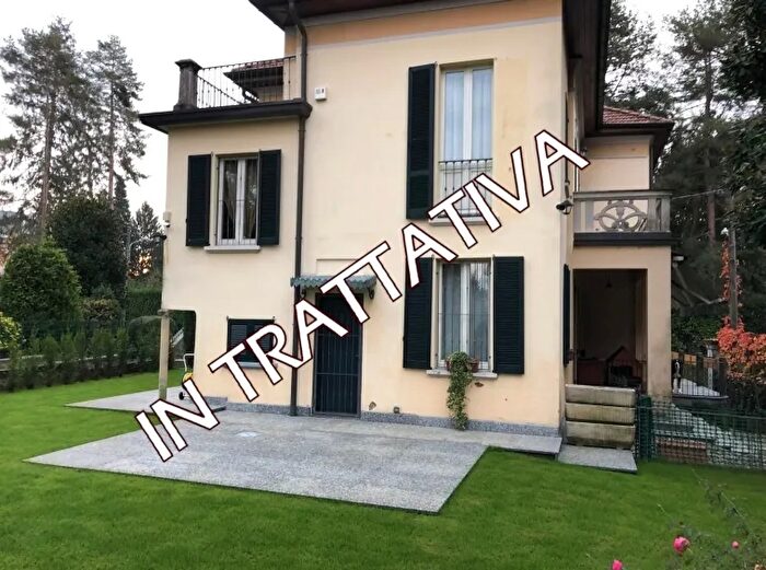 Casa con 5 locali in vendita in Via Edmondo De Amicis Vedano Olona Va Italia, Vedano Olona