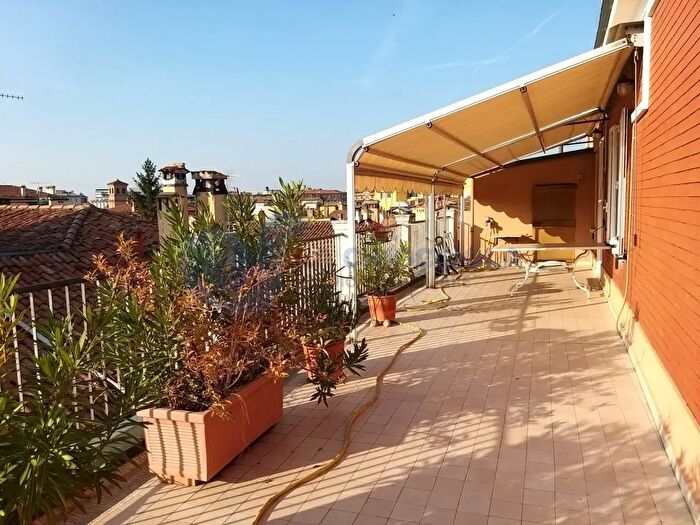 Appartamento trilocale in affitto in Via del Pratello, Bologna