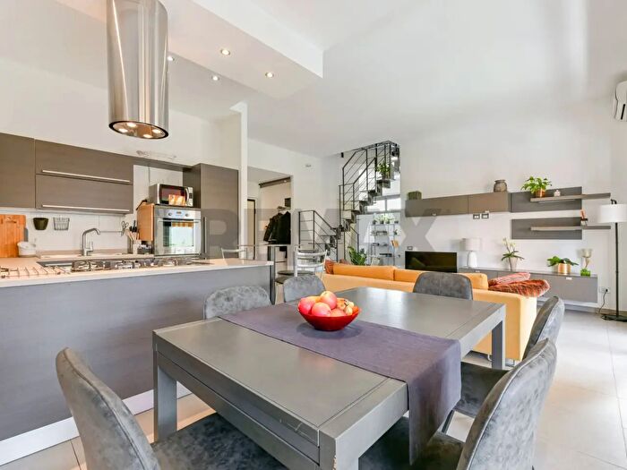 Appartamento quadrilocale in vendita in Via Roberto Bellarmino, Milano