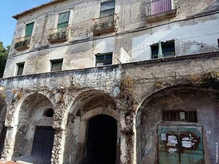 Appartamento con 5 locali in vendita in Piazza Mon Franchini, Montecorvino Rovella