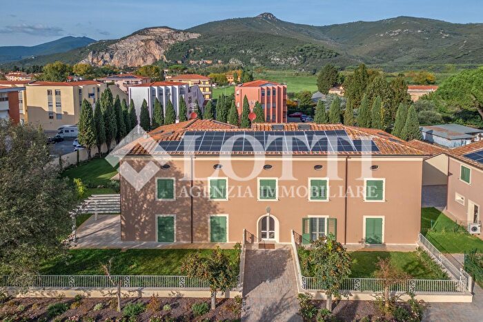 Appartamento con 10 locali in vendita in Tosco Romagnola, Cascina