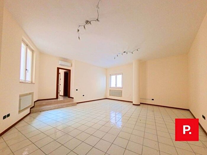 Appartamento quadrilocale in affitto in via mazzini via maielli, Centro Storico Corso Trieste, Caserta