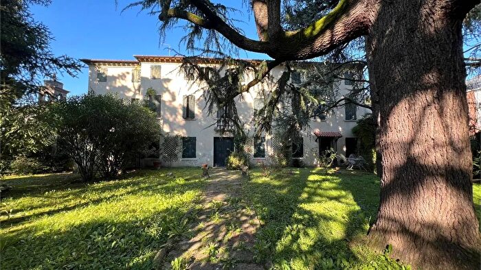 Casa con 20 locali in vendita in Paese Porcellengo Via F Baracca, Montebelluna