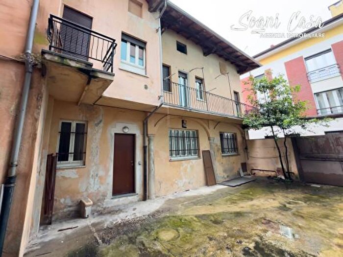 Casa con 5 locali in vendita in Corso Giacomo Matteotti, Oleggio