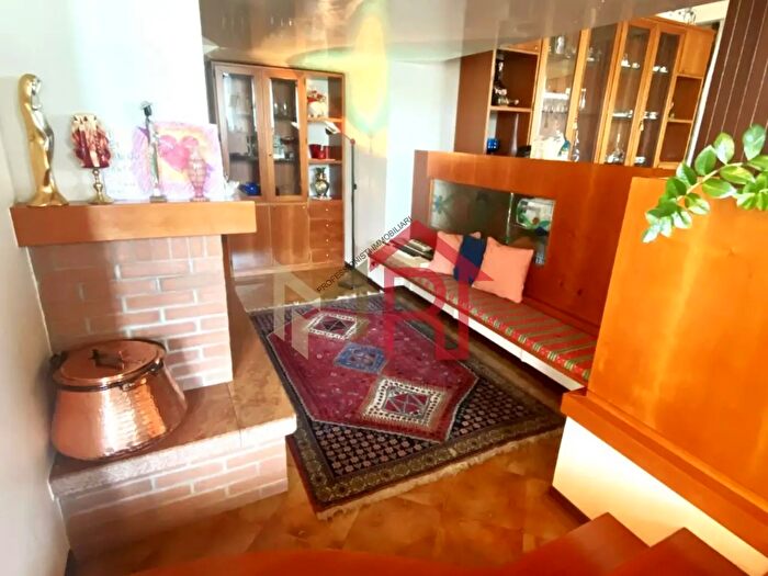 Casa con 8 locali in vendita in Via Fontane, San Vendemiano