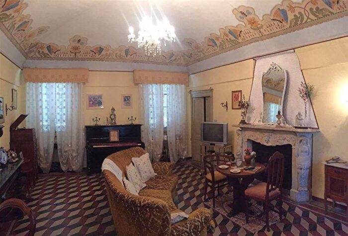 Casa con 7 locali in vendita in Alluvioni Piovera