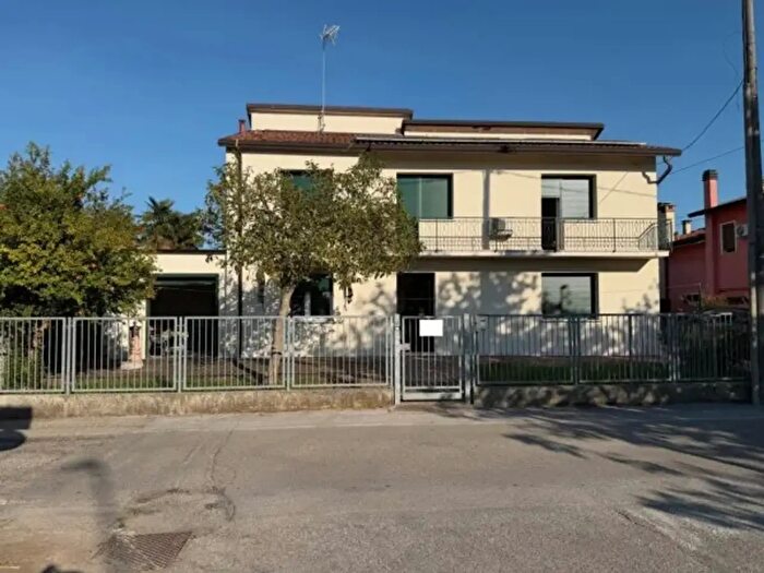 Casa con 6 locali in vendita in Via del Capriolo, Mira