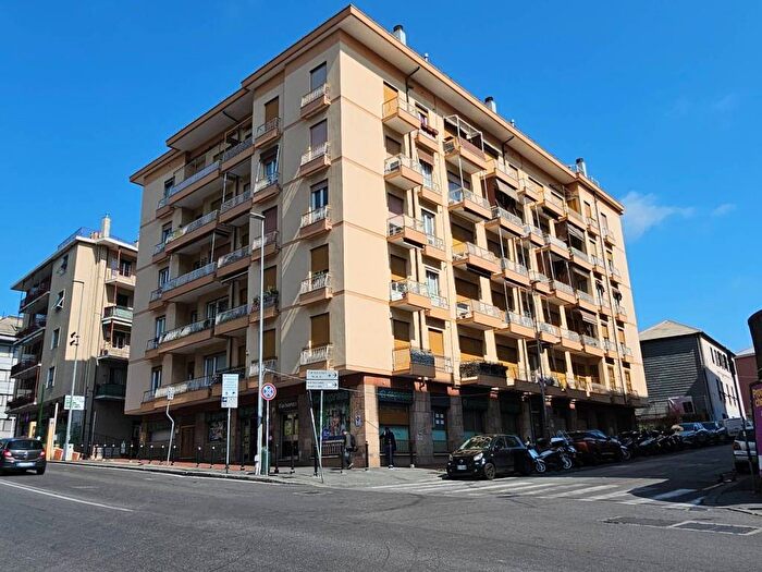 Appartamento trilocale in affitto in Via Isonzo, Sturla, Genova