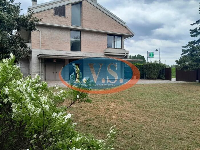 Appartamento con 6 locali in vendita in Via Roma, Montegaldella