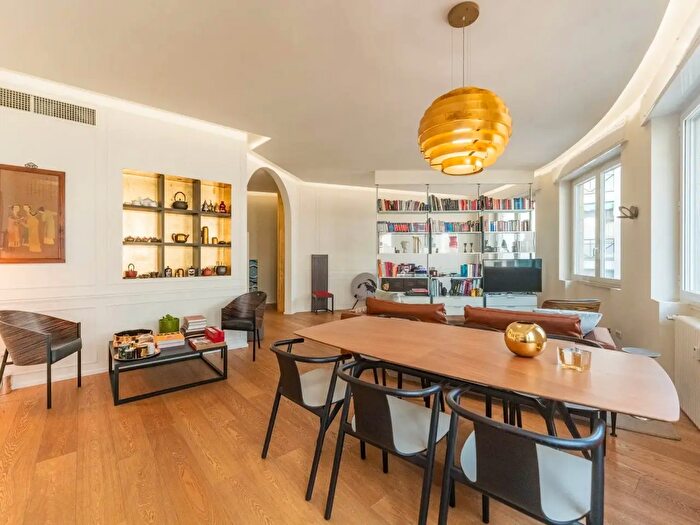 Appartamento con 5 locali in vendita in Milano