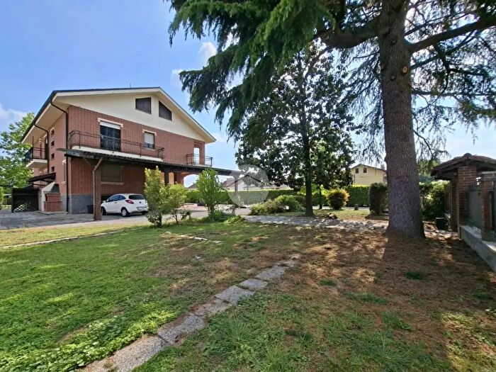 Appartamento con 6 locali in vendita in Via G Piumati, Bra