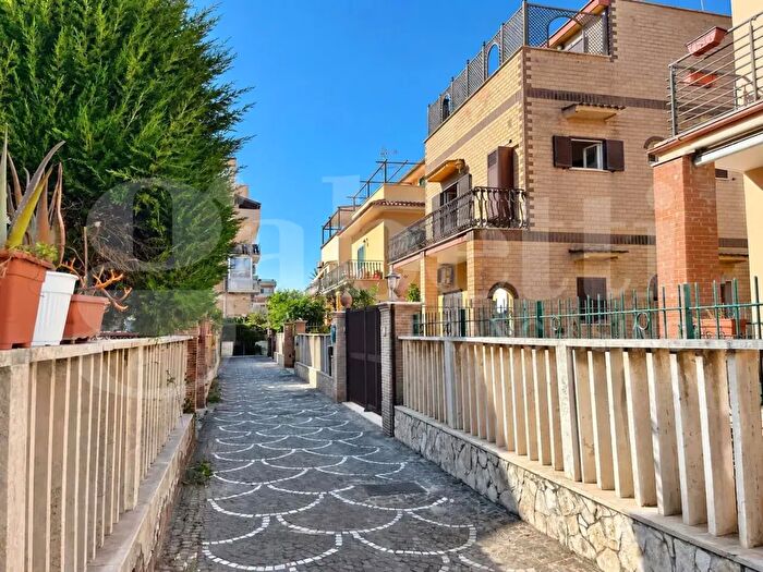 Appartamento quadrilocale in vendita in Roma