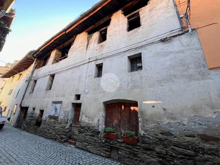 Casa con 6 locali in vendita in Via Lostan, Arvier