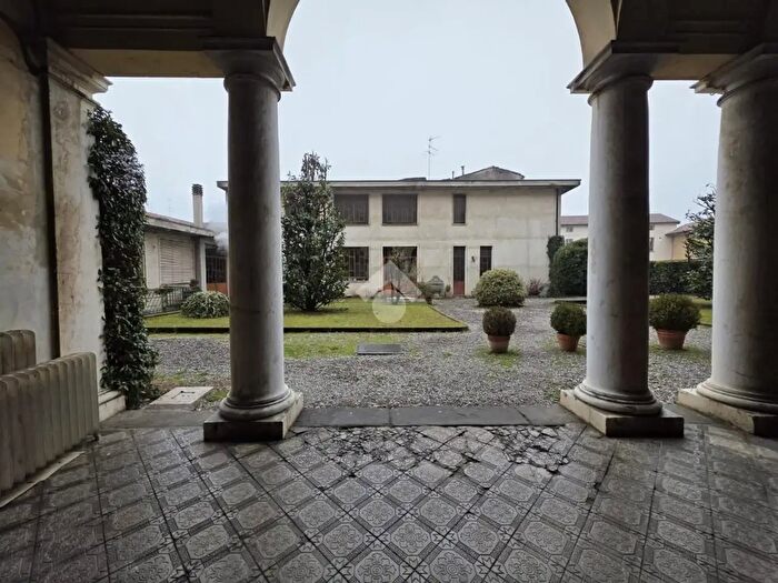 Appartamento con 13 locali in vendita in Via XXVI Aprile, Chiari