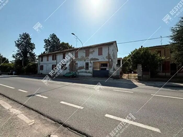 Casa con 6 locali in vendita in Via Emilia, Redavalle