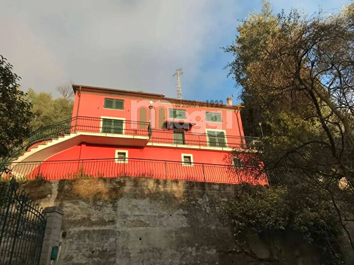 Casa con 10 locali in vendita in Via Tigula, Lavagna