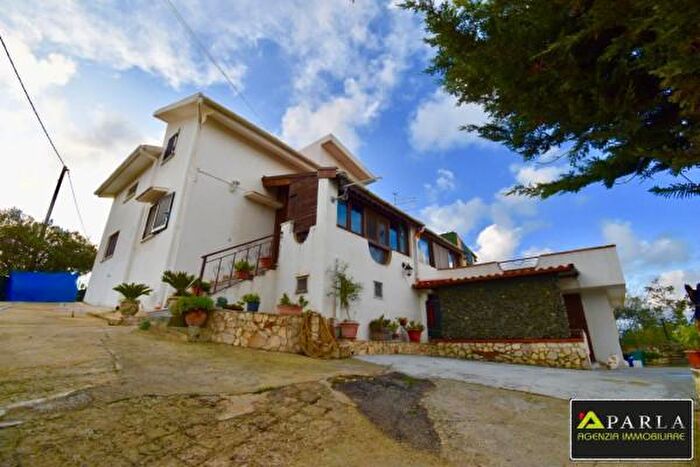 Casa con 5 locali in vendita in Strada Statale Variante di Canicattì, Canicatti