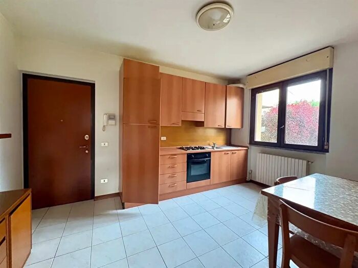 Appartamento bilocale in affitto in Via Galilei, Villasanta