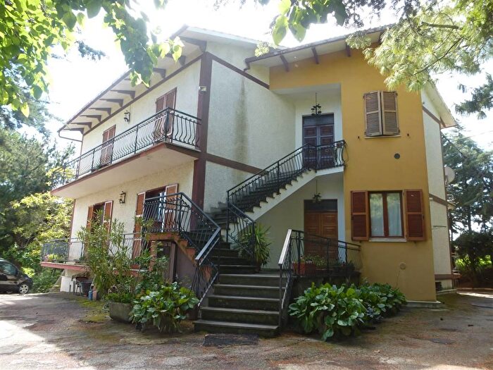 Appartamento con 6 locali in vendita in Urbisaglia