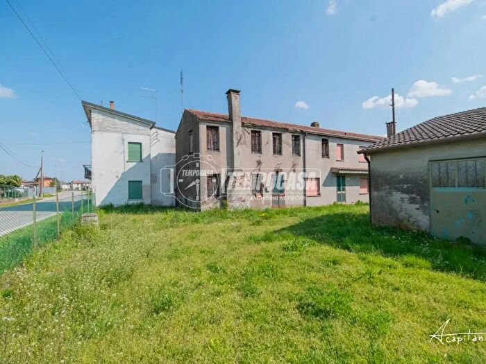 Casa in vendita in Via Bassa, Rovigo