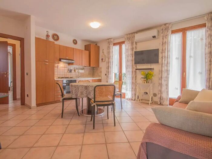 Appartamento trilocale in vendita in Vicolo Sagramose, Lazise