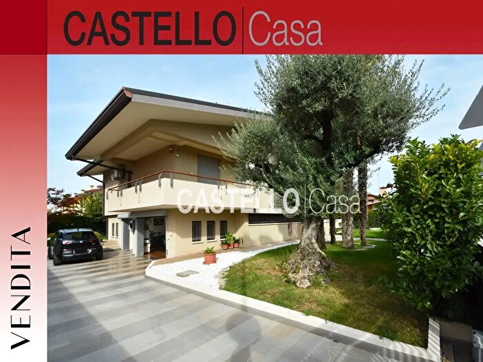 Casa con 7 locali in vendita in Via Toscanelli, Castelfranco Veneto