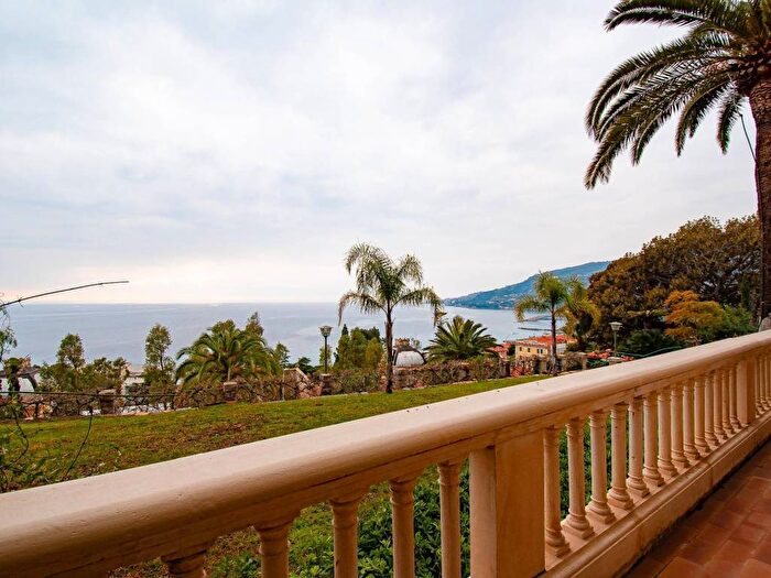 Appartamento trilocale in affitto in Via Camillo Benso di Cavour, Ospedaletti