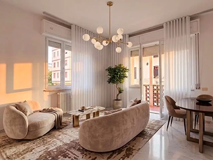 Appartamento con 6 locali in vendita in Via Luciano Manara, Falconara Marittima