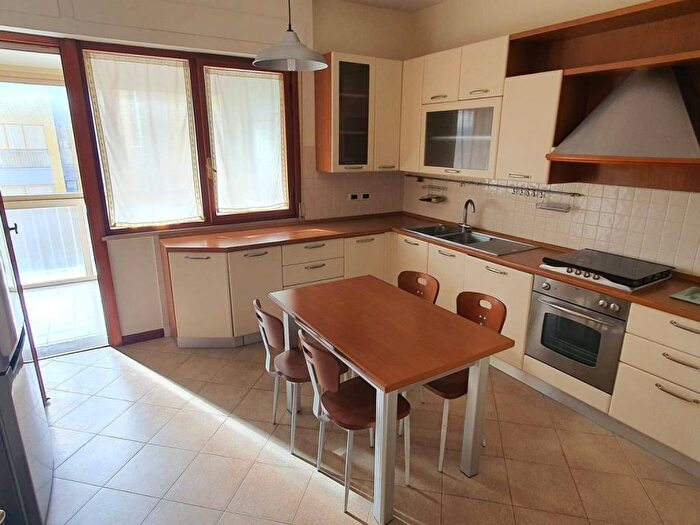 Appartamento trilocale in affitto in Via Calzabigi, Calzabigi, Livorno