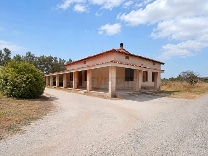 Casa con 9 locali in vendita in Località Serralonga Snc, Sorso