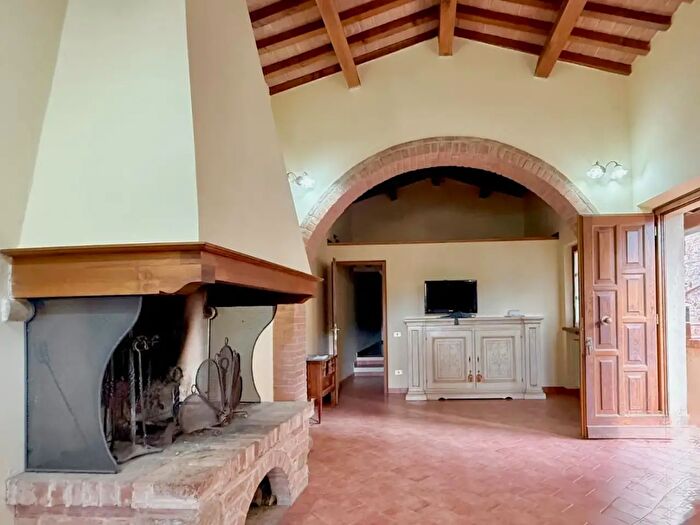 Casa con 6 locali in vendita in Peccioli