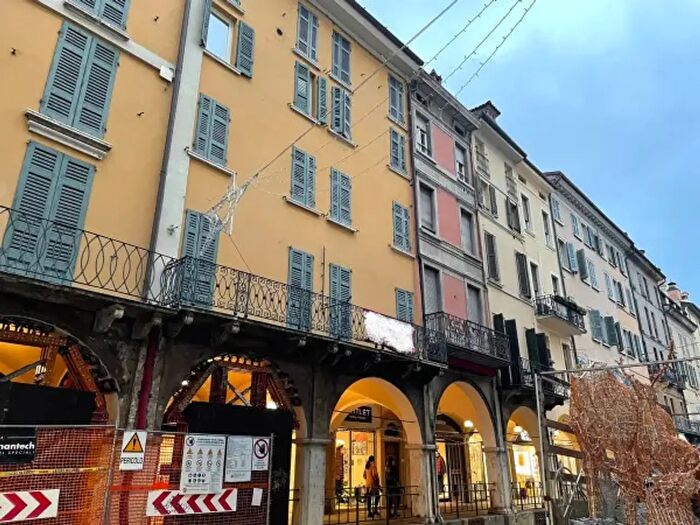 Appartamento quadrilocale in vendita in Via Dieci Giornate, Brescia