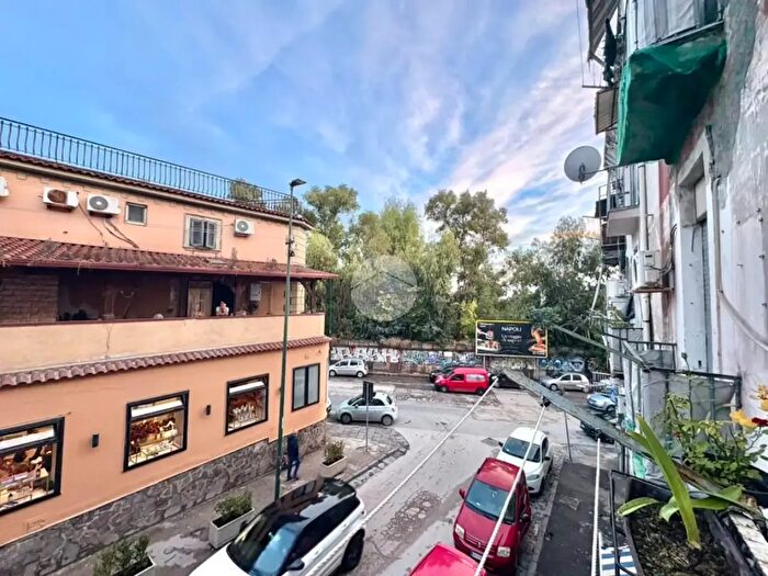 Appartamento bilocale in vendita in Via Enea, Napoli