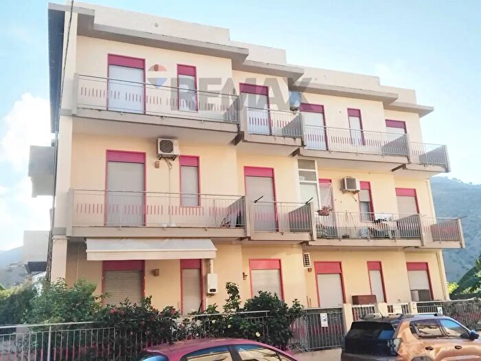 Appartamento bilocale in vendita in Via Stazione Snc, Oliveri