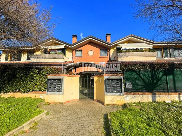 Appartamento trilocale in vendita in Via Sempione, Varedo