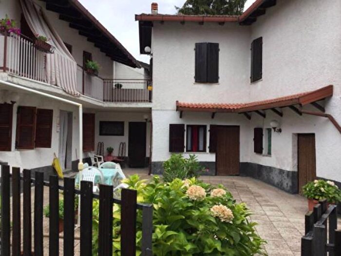 Casa con 6 locali in vendita in Via della Chiesa, Montemarzino
