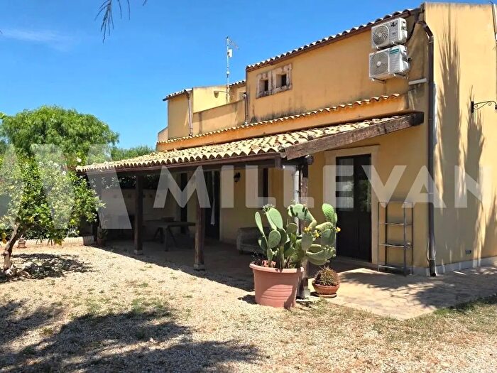 Casa con 5 locali in vendita in Scicli