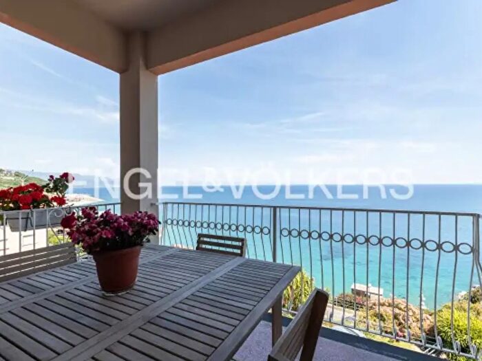 Appartamento quadrilocale in vendita in Via Mede, Bergeggi