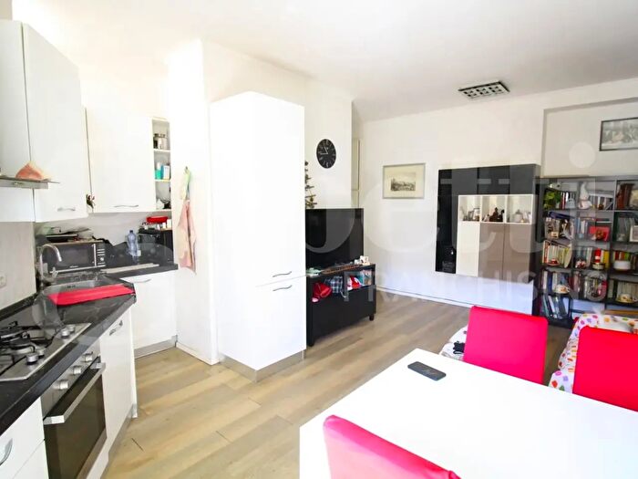 Appartamento trilocale in affitto in Via Guglielmo Silva, Milano