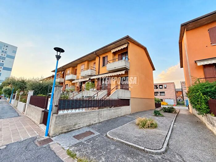 Casa quadrilocale in vendita in Via Raffaello Sanzio, Brescia