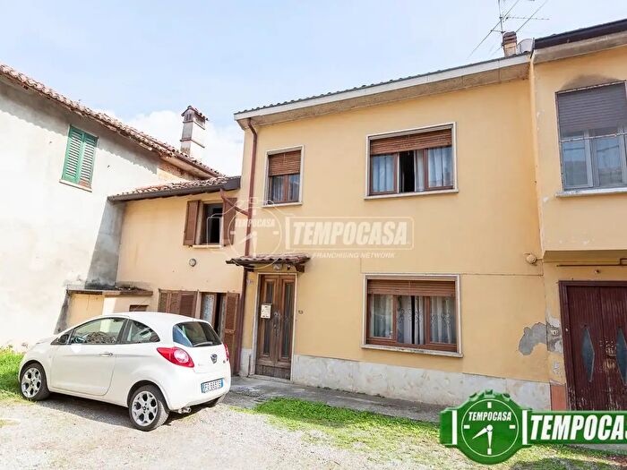 Casa trilocale in vendita in Via Giuseppe Garibaldi, Chignolo Po
