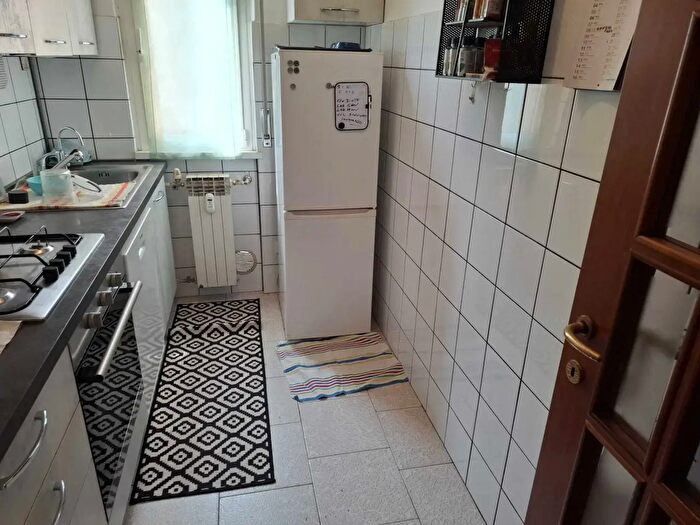 Appartamento trilocale in vendita in Via Enrico Toti, Carate Brianza