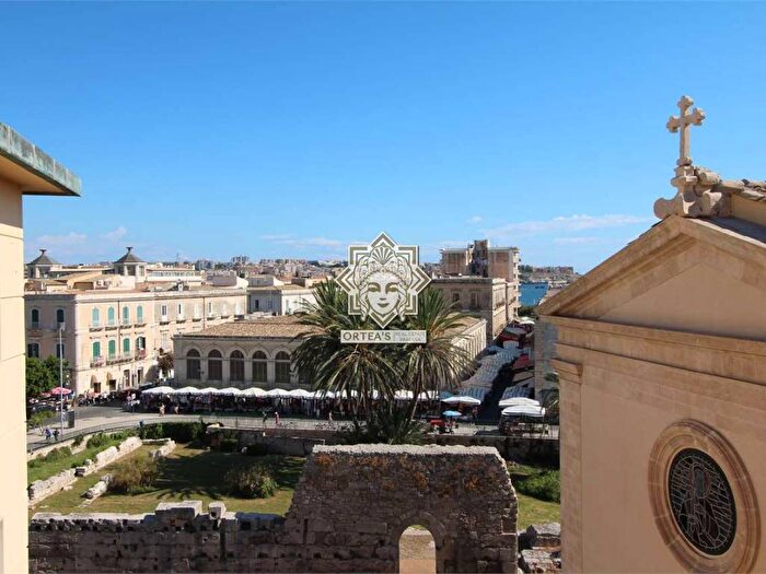 Appartamento con 6 locali in affitto in Via San Paolo, Ortigia, Siracusa