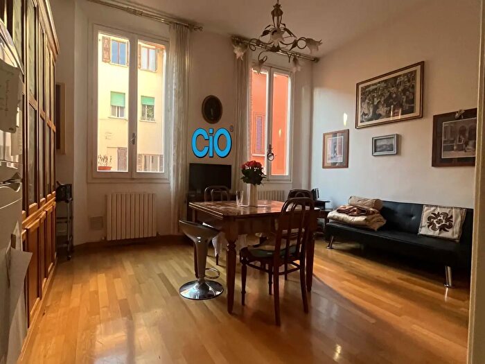 Appartamento con 5 locali in affitto in Bologna