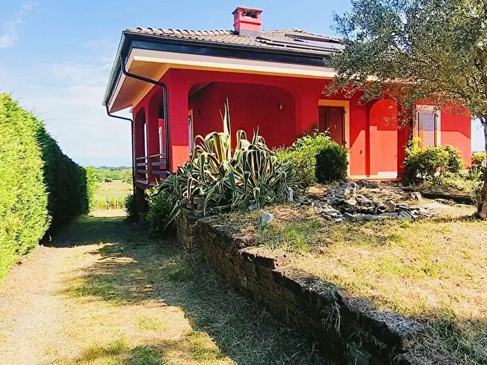 Casa con 8 locali in vendita in Pralormo