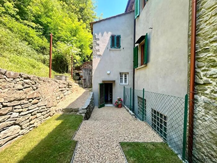 Casa con 12 locali in vendita in Pistoia